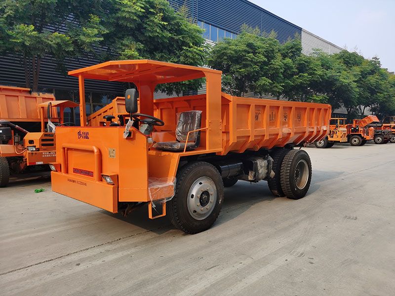 12噸四驅(qū)礦用運(yùn)輸車(chē)